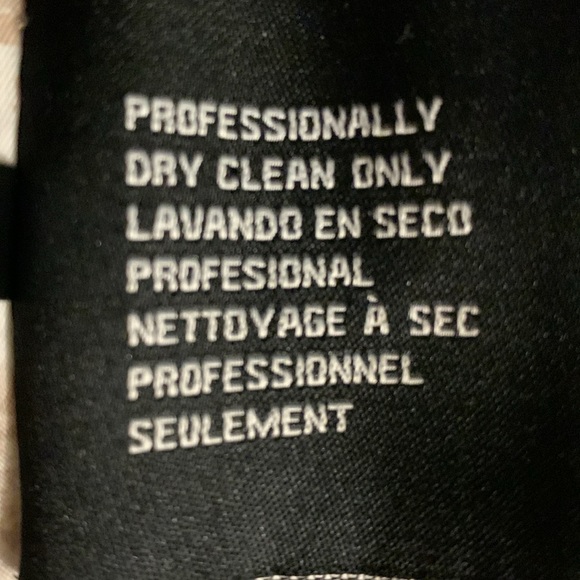 GUESS - Picture 4 of 4